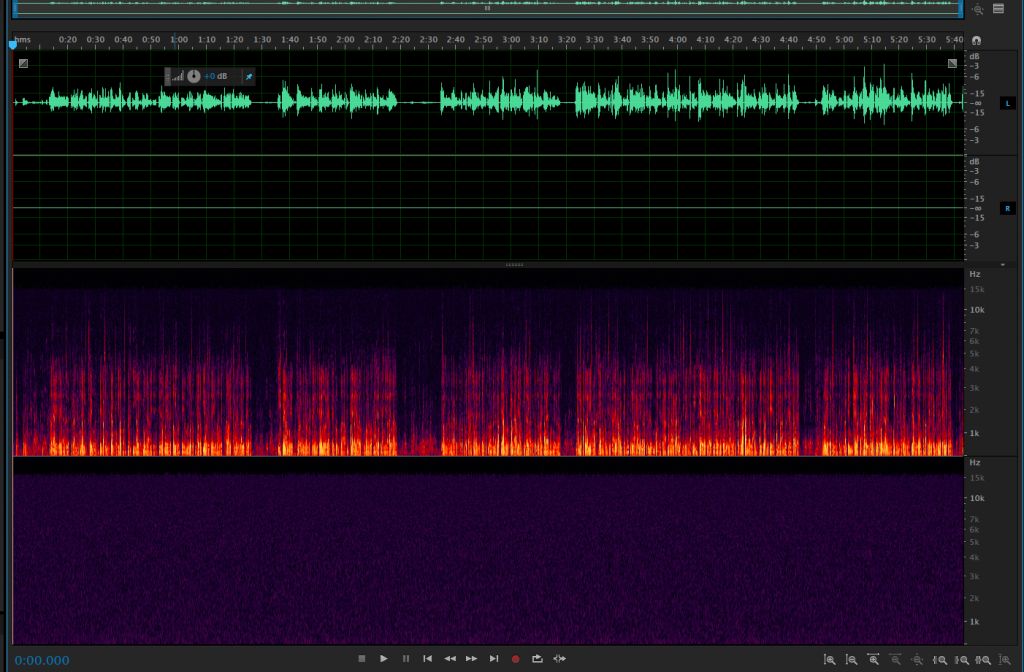 Podemos ver como esta pista de audio contiene mucho ruido de fondo (la parte morada)