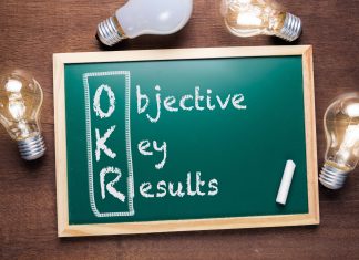 Pizarra con el texto: "Objective Key Results"